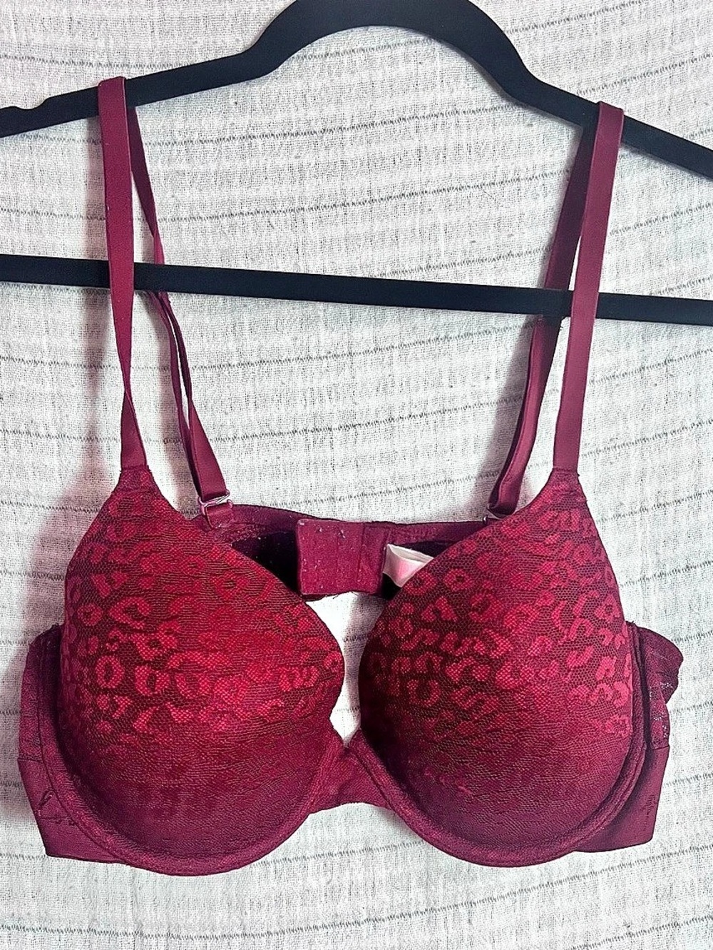 Victoria's Secret Lace Bra in Burgundy Like New